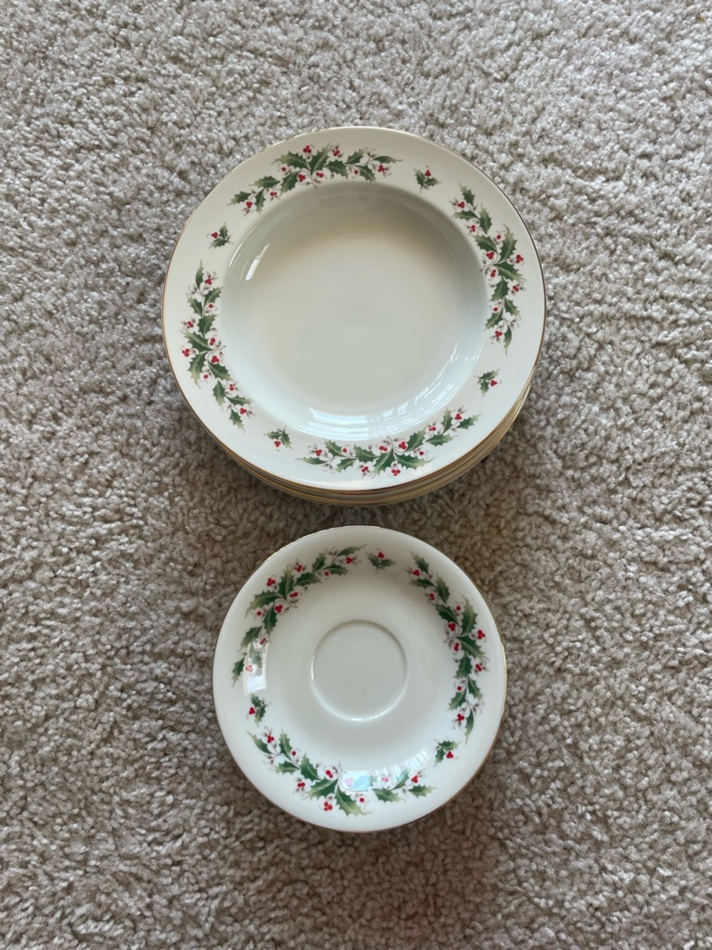 Holiday Holly Pattern Dinner and Saucer Plate Set